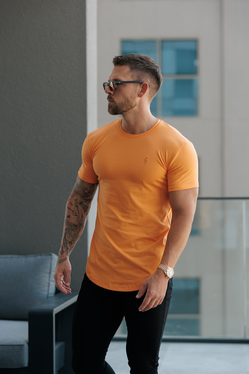 Vater und Sohn – Klassisches, orangefarbenes T-Shirt mit Rundhalsausschnitt und abgerundetem Saum – FSH1152