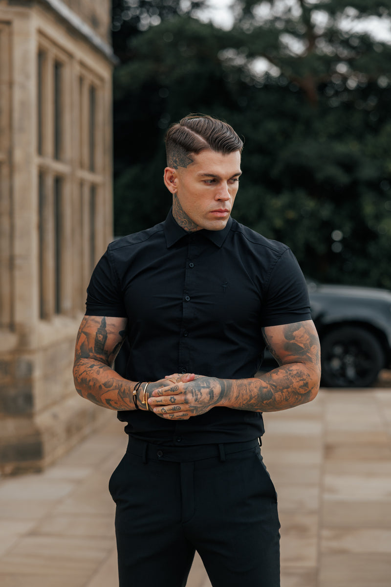 Vater-Sohn-Shirt, superschlank, Stretch, schwarz, kurzärmlig, mit Cutaway-Kragen – FS1159