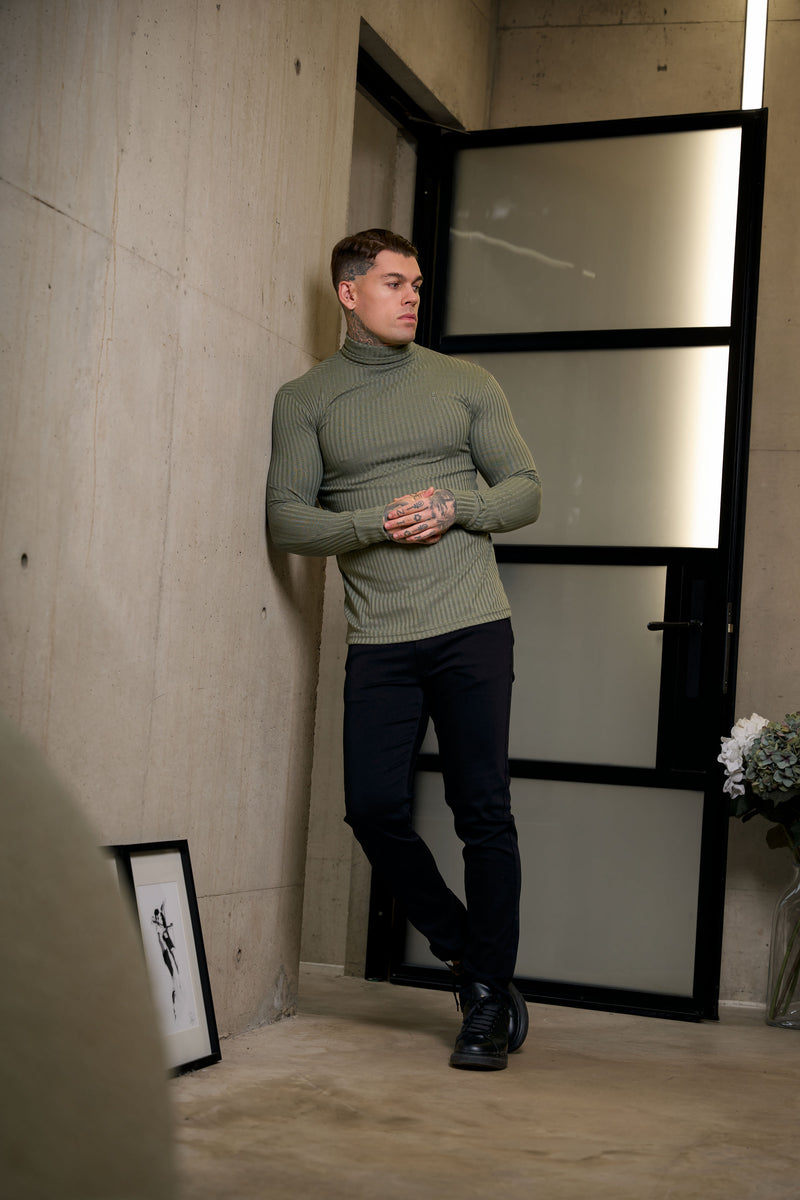 Klassischer Rollkragenpullover aus olivgrünem Rippstrick von Father Sons – FSH1300