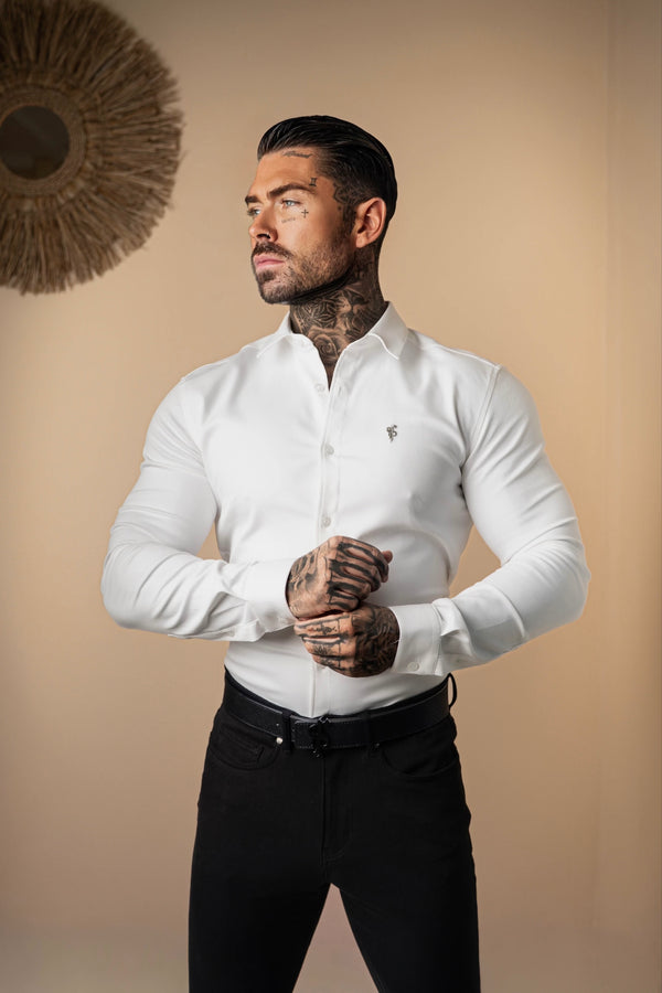 FS Super Slim Stretch-Langarmshirt aus weißem Denim mit silbernem Metallaufkleber – FS1209