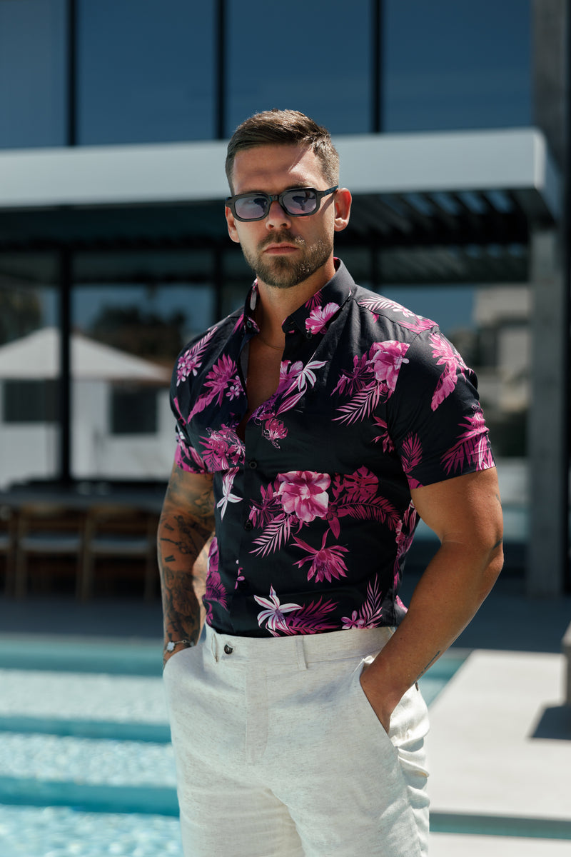 Klassischer Stretch-SS-Button-Down-Kragen mit Blumenmuster in Schwarz/Leuchtend Pink – FS1103 