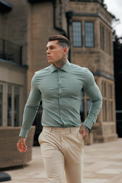 Vater-Söhne-Muscle-Fit-Advanced-Stretch-Khaki mit Cutaway-Kragen – FS1200