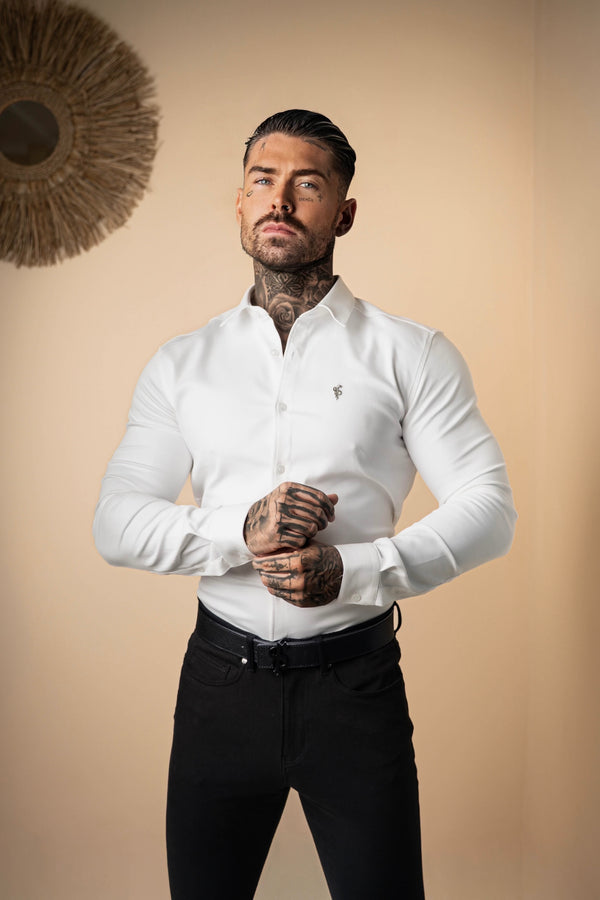 FS Super Slim Stretch-Langarmshirt aus weißem Denim mit silbernem Metallaufkleber – FS1209