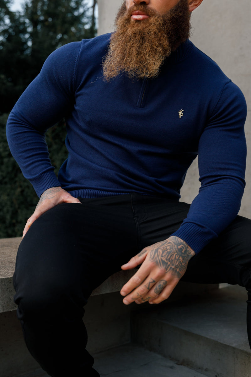FS Marinefarbener Strickpullover mit Trichterausschnitt und FS-Branding - FSN191