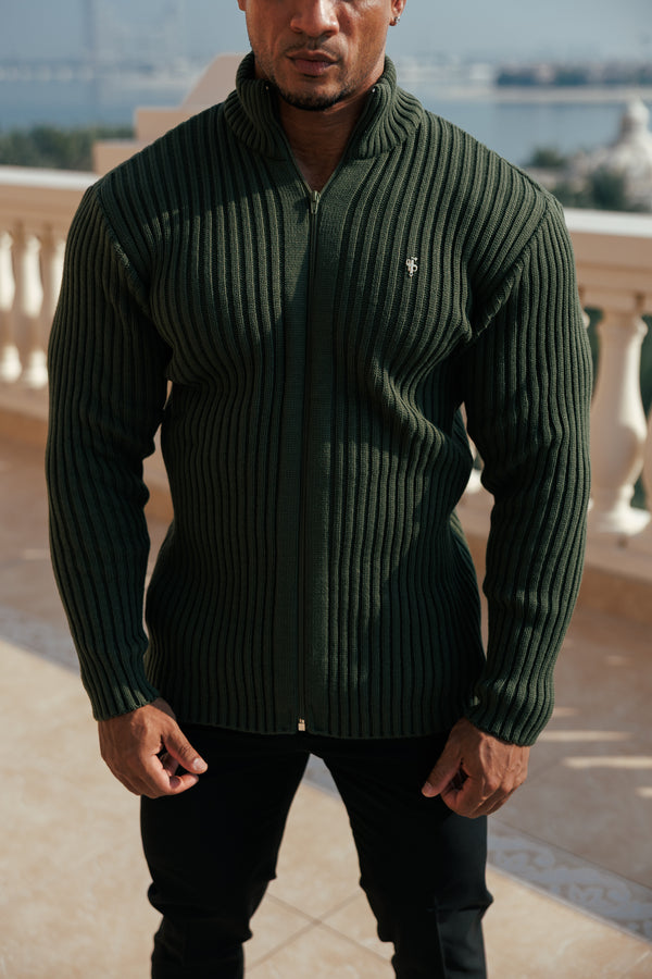 Grob gerippter Cardigan mit Reißverschluss und goldenem Emblem für Vater und Sohn in Olivgrün – FSJ095