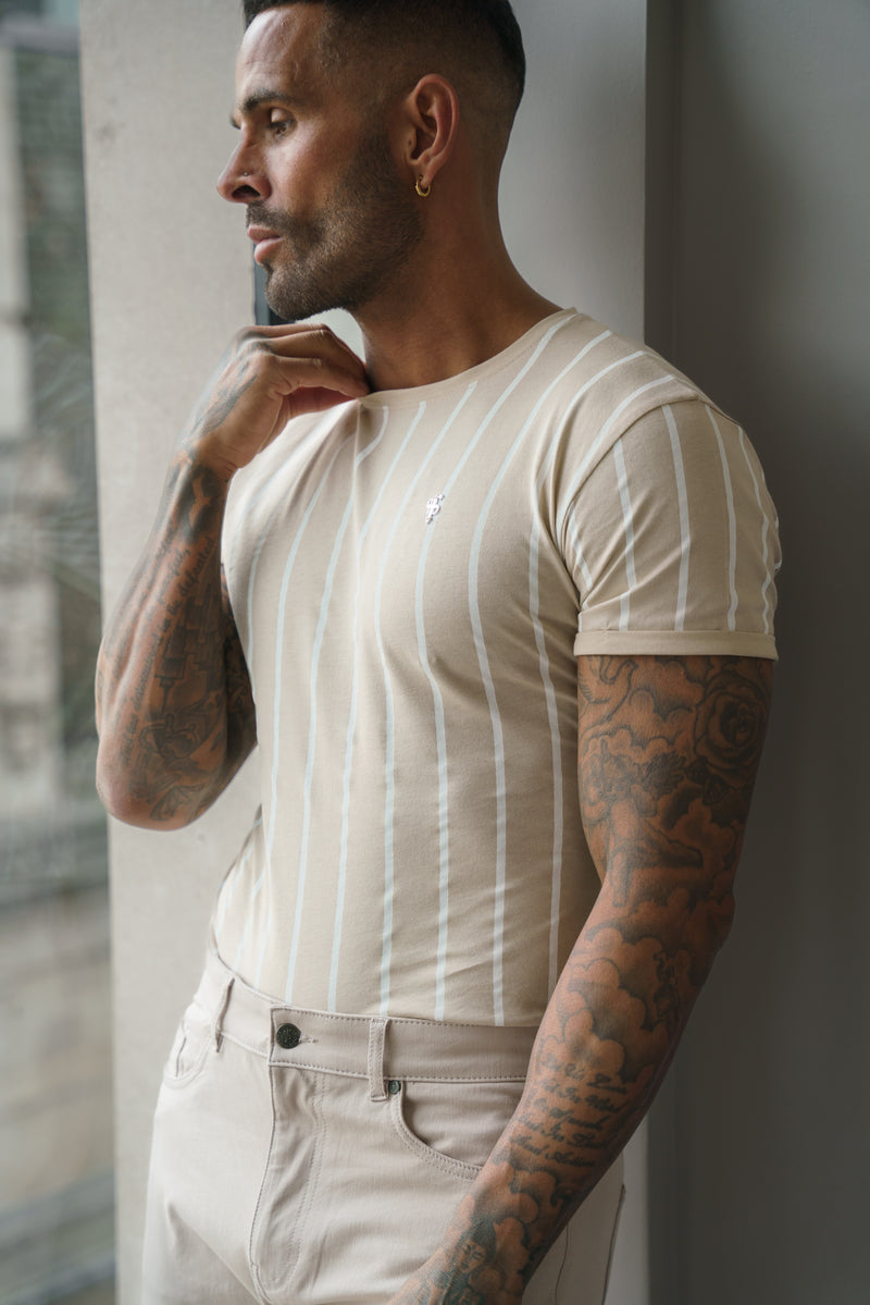 Tailliertes T-Shirt mit Streifenmuster „Vater und Sohn“ in Taupe/Weiß – FSH1170