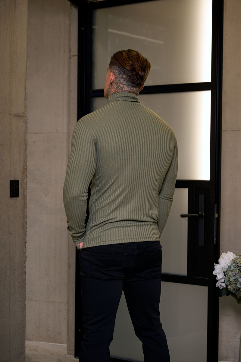 Klassischer Rollkragenpullover aus olivgrünem Rippstrick von Father Sons – FSH1300