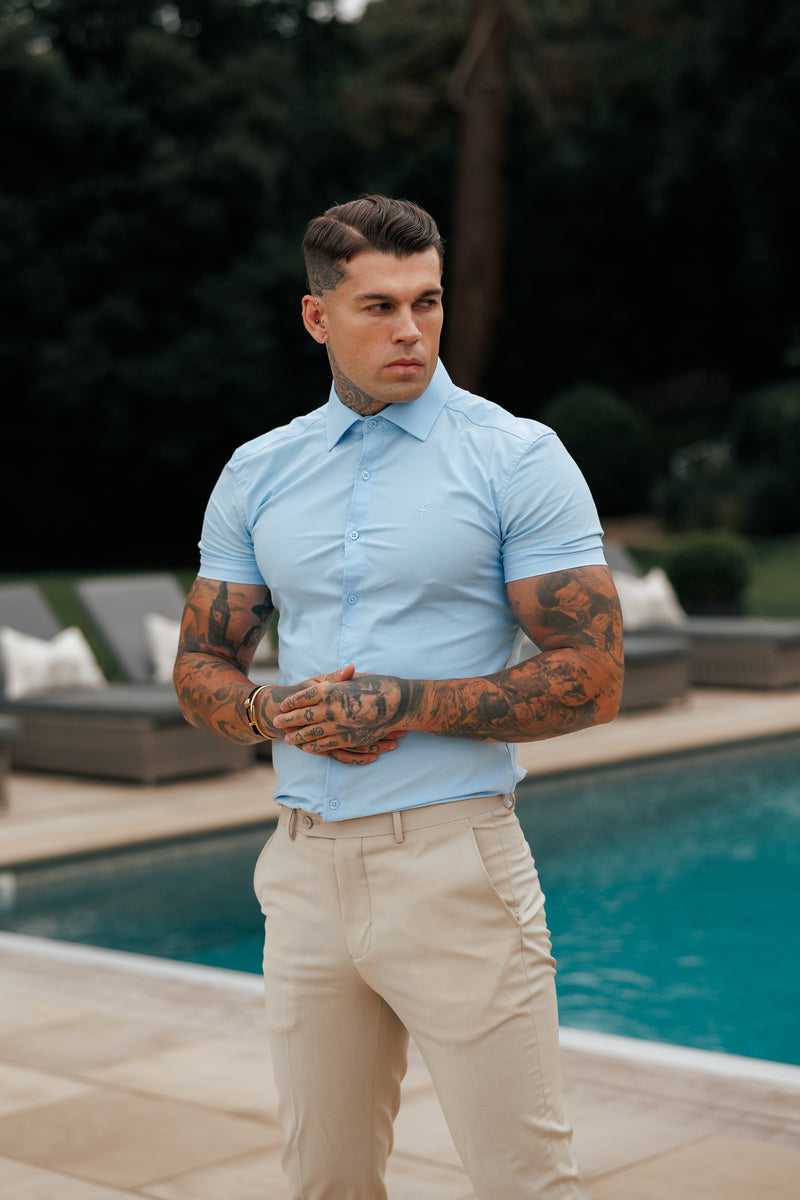 Vater-Söhne-Muscle-Fit-Shirt mit Advanced-Stretch, puderblau, kurzärmlig, mit Cutaway-Kragen – FS1162