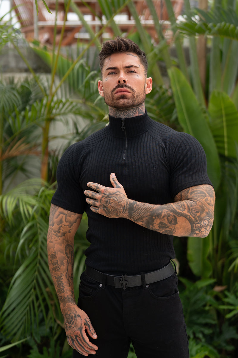 Klassisches schwarzes geripptes Raglan-Shirt mit Stehkragen und Reißverschluss, kurzärmligem Rundhalsausschnitt von Father Sons – FSH729 (VORBESTELLUNG 21. DEZEMBER)