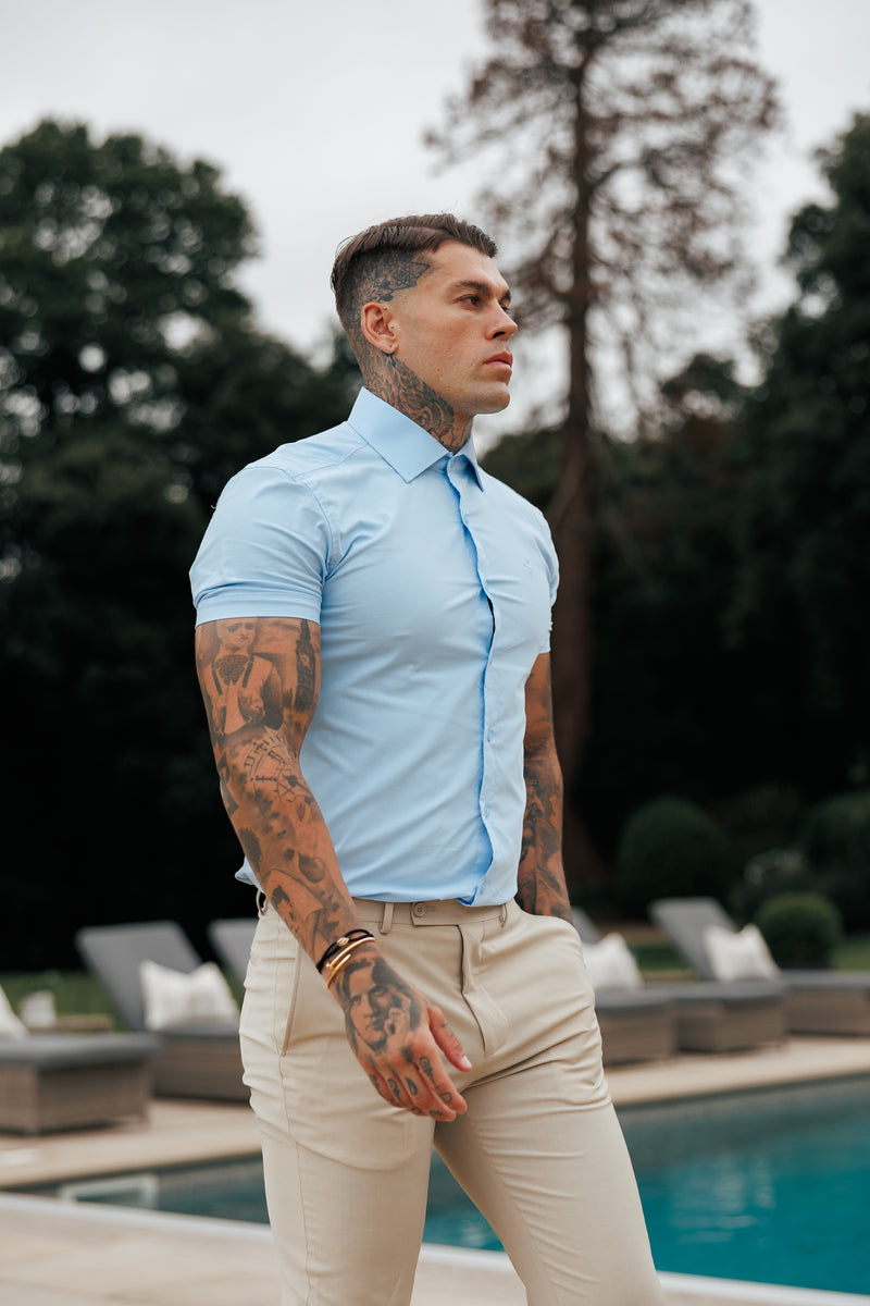 Vater-Söhne-Muscle-Fit-Shirt mit Advanced-Stretch, puderblau, kurzärmlig, mit Cutaway-Kragen – FS1162