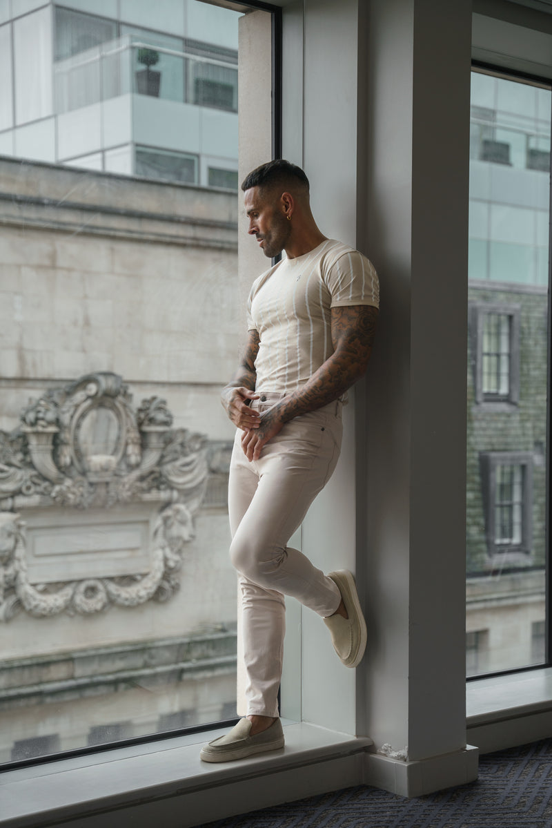 Tailliertes T-Shirt mit Streifenmuster „Vater und Sohn“ in Taupe/Weiß – FSH1170