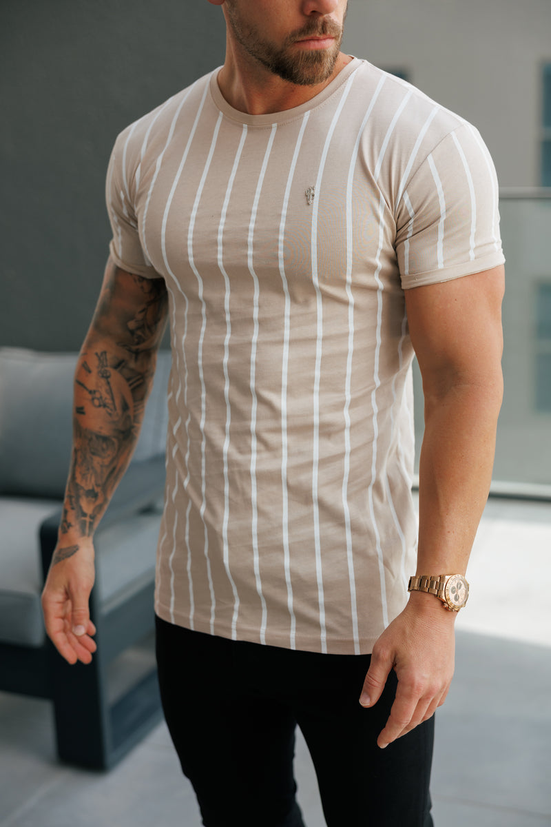 Tailliertes T-Shirt mit Streifenmuster „Vater und Sohn“ in Taupe/Weiß – FSH1170