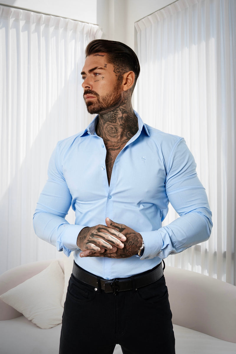 Vater-Söhne-Muscle-Fit Advanced Stretch Puderblau mit Cutaway-Kragen – FS1167