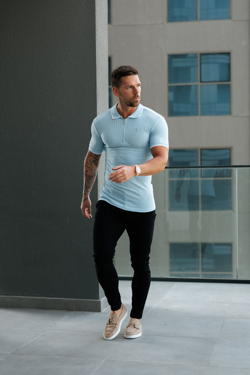 Father Sons klassisches puderblaues geripptes Poloshirt mit Reißverschluss und kontrastierenden kurzen Ärmeln – FSH1106 (VORBESTELLUNG 21. SEPTEMBER)