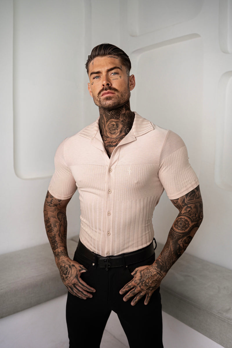 Vater-Sohn-Jersey-Hemd mit Revers und vertikalen Streifen, kurzärmlig, Beige – FSR026
