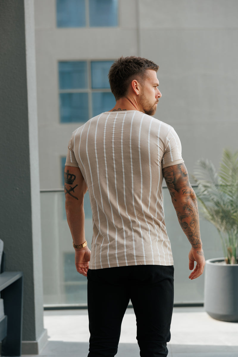 Tailliertes T-Shirt mit Streifenmuster „Vater und Sohn“ in Taupe/Weiß – FSH1170