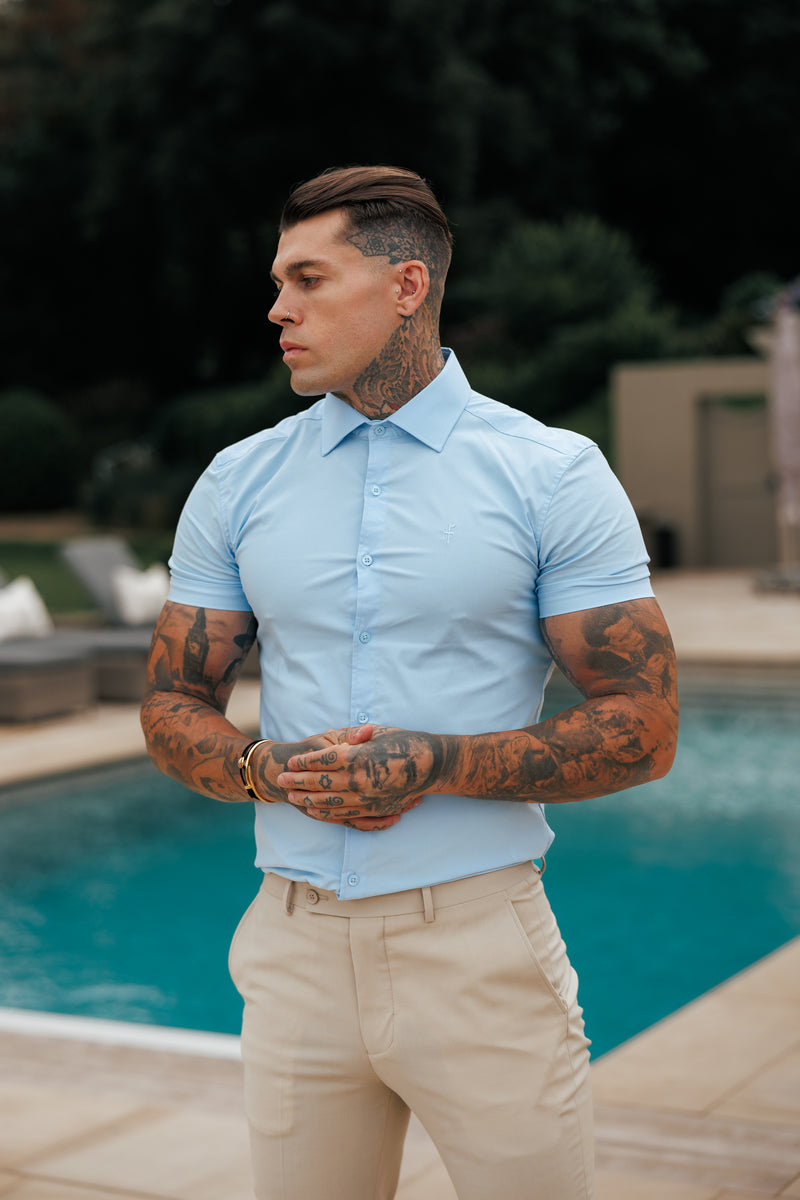 Vater-Söhne-Muscle-Fit-Shirt mit Advanced-Stretch, puderblau, kurzärmlig, mit Cutaway-Kragen – FS1162