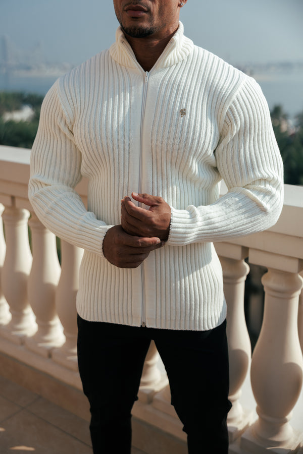 Grob gerippter Cardigan mit Reißverschluss und goldenem Emblem für Vater und Sohn, cremefarben – FSJ096