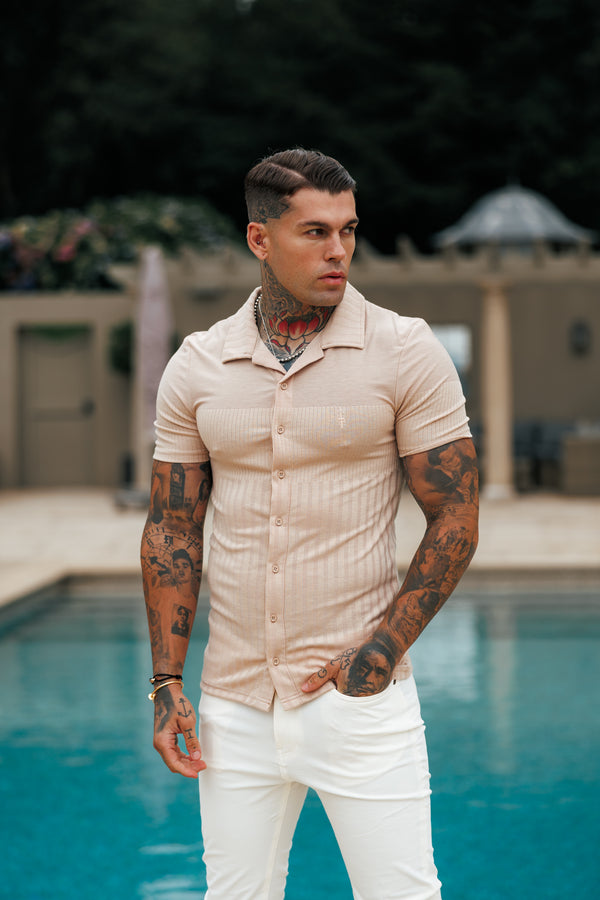 Vater-Sohn-Jersey-Hemd mit Revers und vertikalen Streifen, kurzärmlig, Beige – FSR026