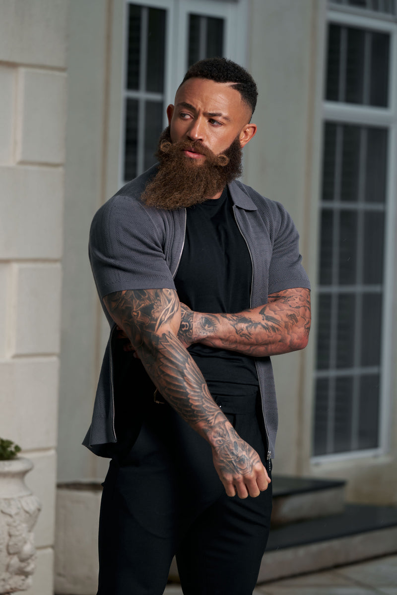 Father Sons - Klassisches Strick-Oberteil mit Geo-Design und durchgehendem Reißverschluss, Gunmetal, Kurzarm - FSN150