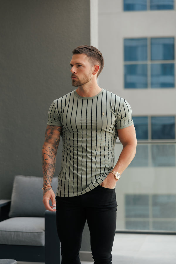 Vater-Söhne-T-Shirt mit oliv-schwarz gestreiftem Aufdruck – FSH1374