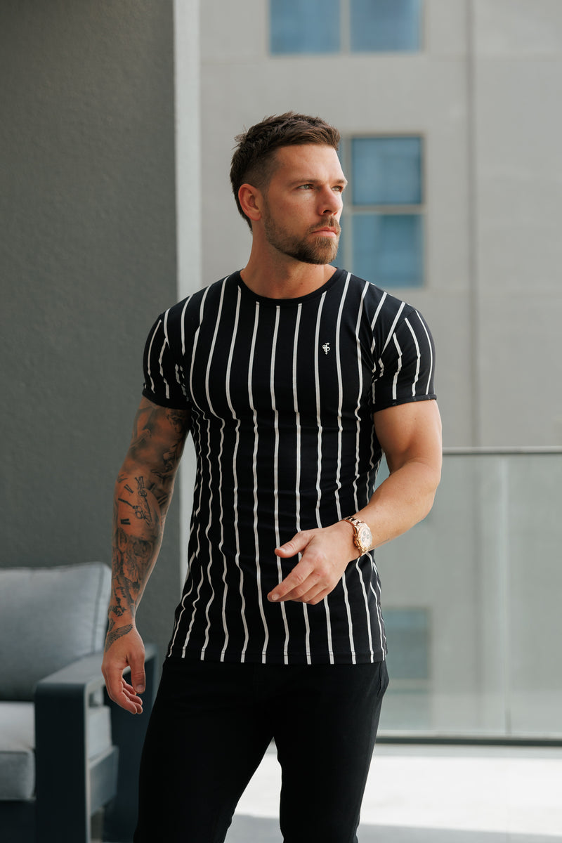 Tailliertes T-Shirt mit schwarz-weiß gestreiftem Aufdruck „Vater und Sohn“ – FSH1167