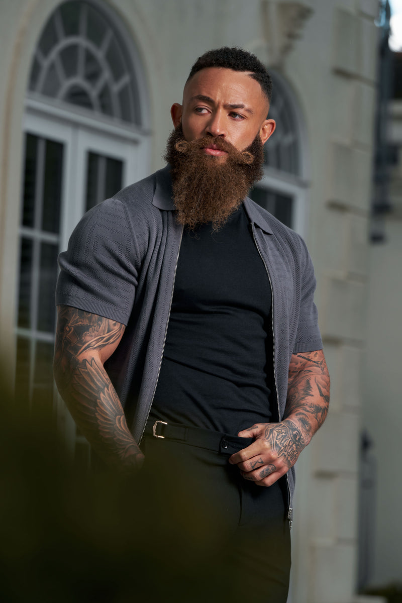 Father Sons - Klassisches Strick-Oberteil mit Geo-Design und durchgehendem Reißverschluss, Gunmetal, Kurzarm - FSN150