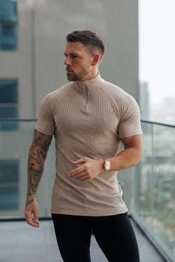 Father Sons Klassisches beiges geripptes Raglan-Shirt mit Reißverschluss und Stehkragen, kurzärmliges Rundhalsshirt – FSH1292