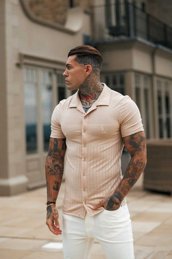 Vater-Sohn-Jersey-Hemd mit Revers und vertikalen Streifen, kurzärmlig, Beige – FSR026
