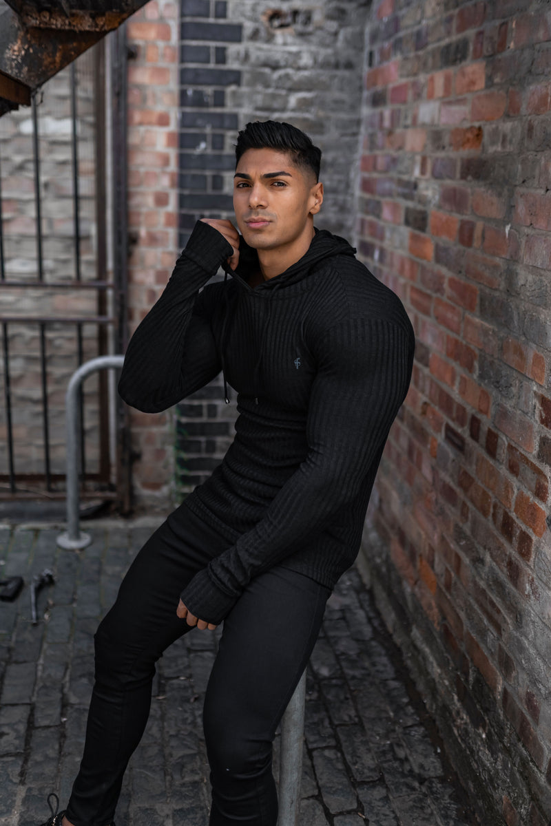 Klassischer schwarzer Rippstrick-Kapuzenpullover von Father Sons mit schwarzem Emblem – FSH1307