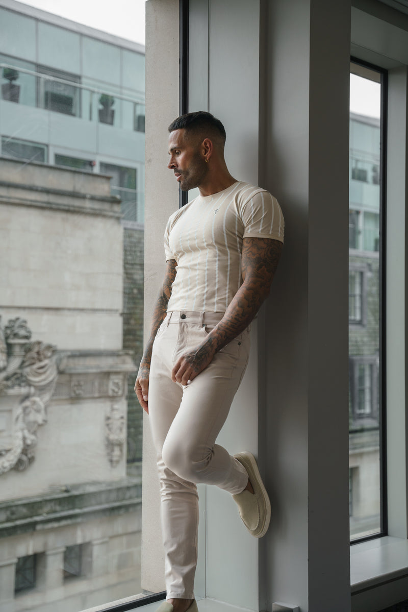 Tailliertes T-Shirt mit Streifenmuster „Vater und Sohn“ in Taupe/Weiß – FSH1170