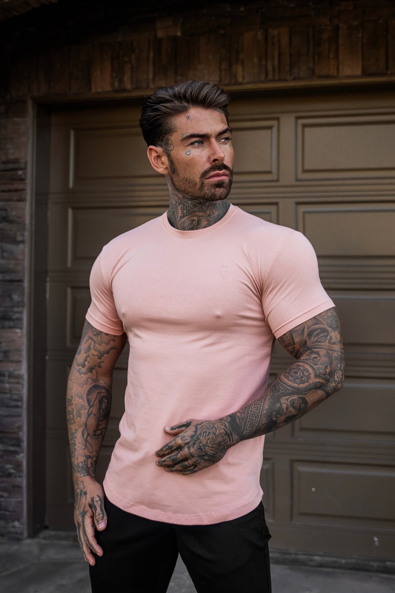 Klassisches, pfirsichfarbenes T-Shirt mit Rundhalsausschnitt und abgerundetem Saum für Vater und Sohn – FSH 1135/1155