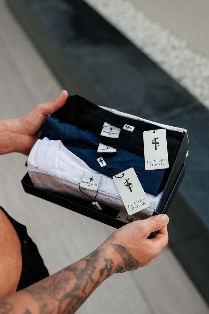 Vater &amp; Söhne 3 x Boxed Crew T-Shirts Schwarz, Marineblau, Weiß - FSH1432 (VORBESTELLUNG 10. DEZEMBER)