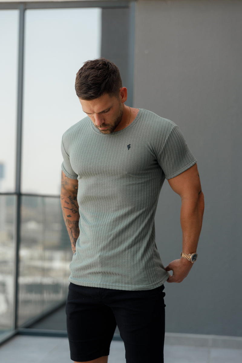 Father Sons Klassisches, oliv/schwarzes, superschlankes, kurzärmliges Rundhals-Strickshirt mit Rippenmuster – FSH1089