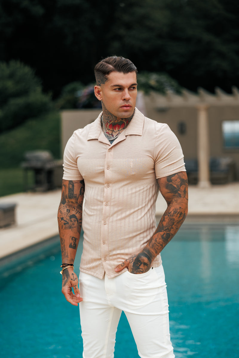 Vater-Sohn-Jersey-Hemd mit Revers und vertikalen Streifen, kurzärmlig, Beige – FSR026