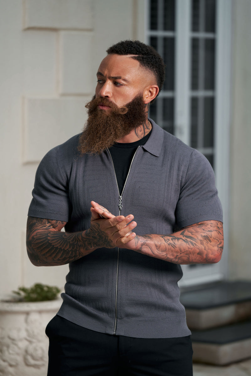 Father Sons - Klassisches Strick-Oberteil mit Geo-Design und durchgehendem Reißverschluss, Gunmetal, Kurzarm - FSN150