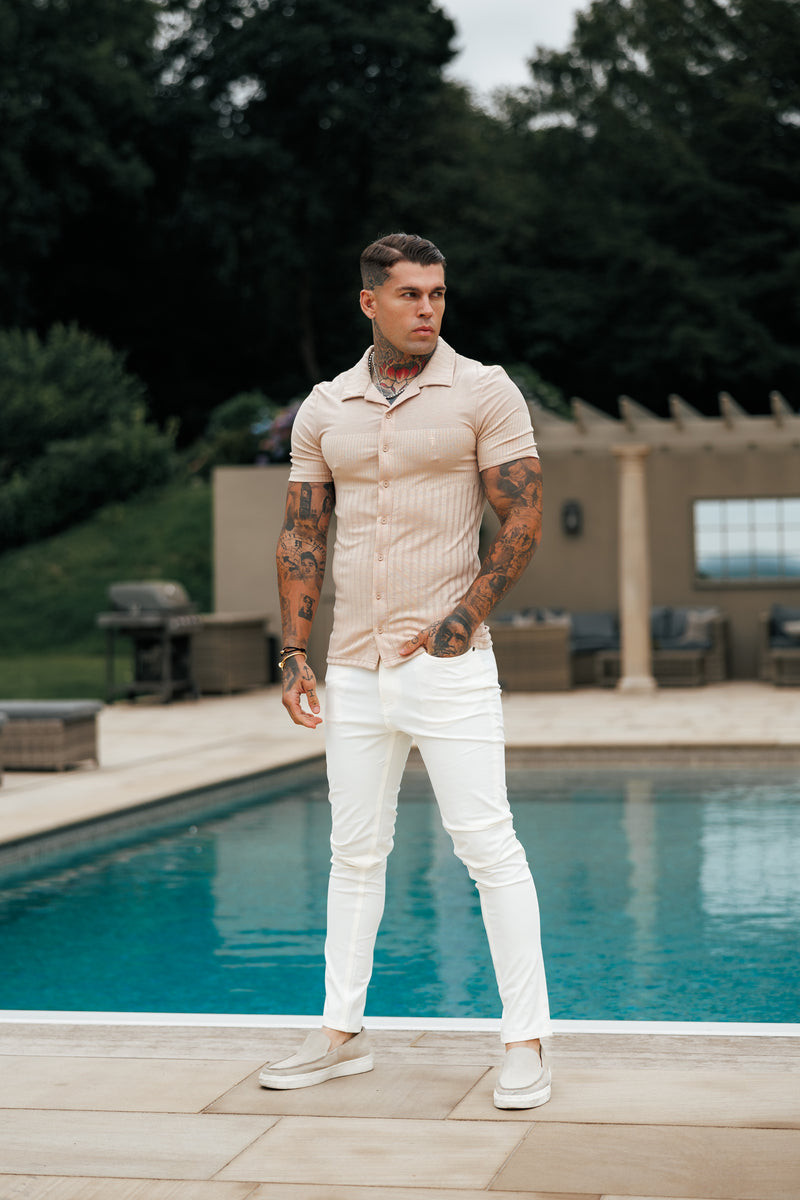Vater-Sohn-Jersey-Hemd mit Revers und vertikalen Streifen, kurzärmlig, Beige – FSR026
