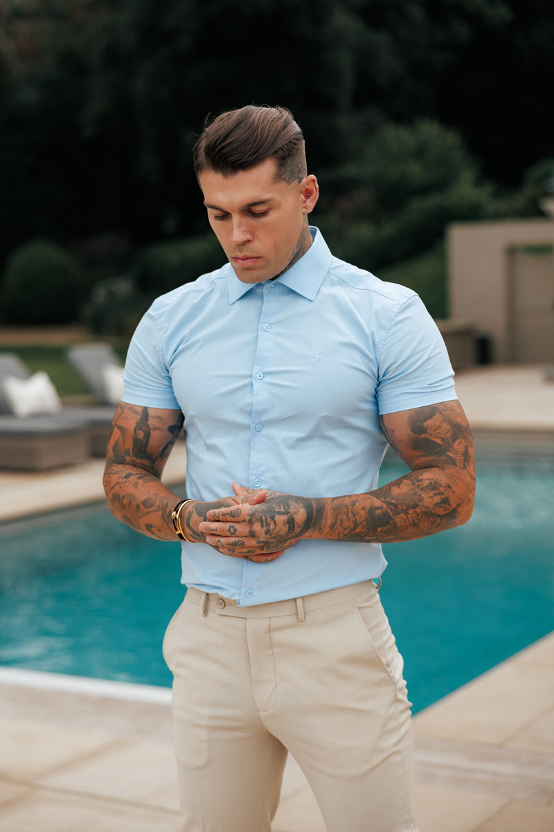 Vater-Söhne-Muscle-Fit-Shirt mit Advanced-Stretch, puderblau, kurzärmlig, mit Cutaway-Kragen – FS1162