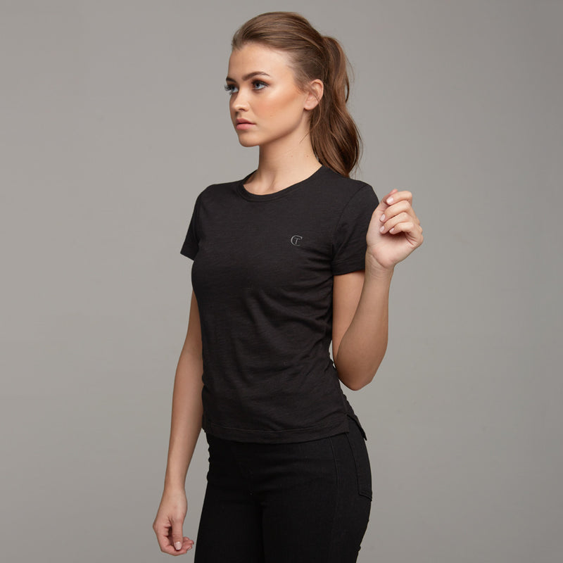 TEGAN SCHWARZES SLUB TEE – CT050