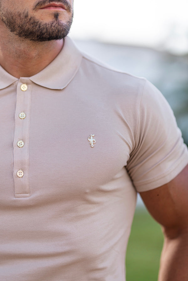 Klassisches beiges Poloshirt von Father Sons mit goldenem Metallemblem und Knöpfen – FSH457