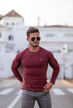 Klassischer weinroter Rippstrickpullover von Father Sons mit goldenem Metallemblem – FSH538