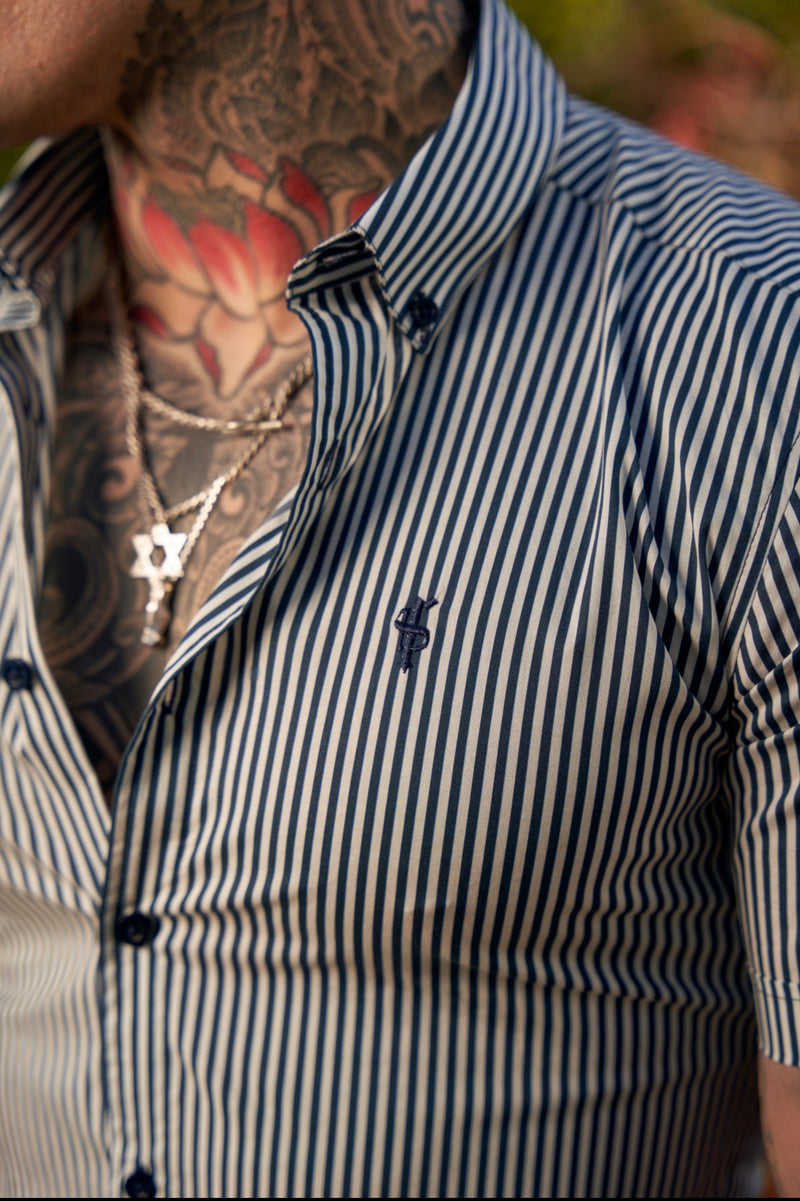 Father Sons Super Slim Stretch Weiß/Marineblau bedrucktes Kurzarmshirt mit Button-Down-Kragen – FS919