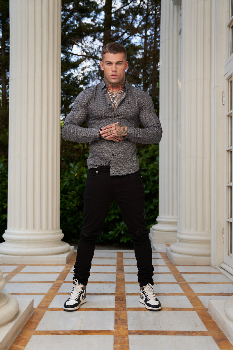 Vater Söhne Super Slim Stretch Langarmshirt mit abstraktem Print in Schwarz und Cremeweiß mit Button-Down-Kragen - FS786