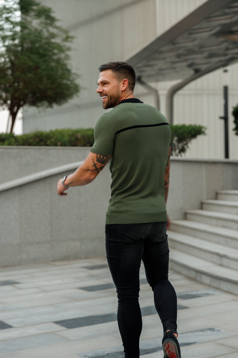 Father Sons klassisches Poloshirt mit Reißverschluss in Khaki/Schwarz mit horizontalen Streifen und kurzen Ärmeln – FSN042