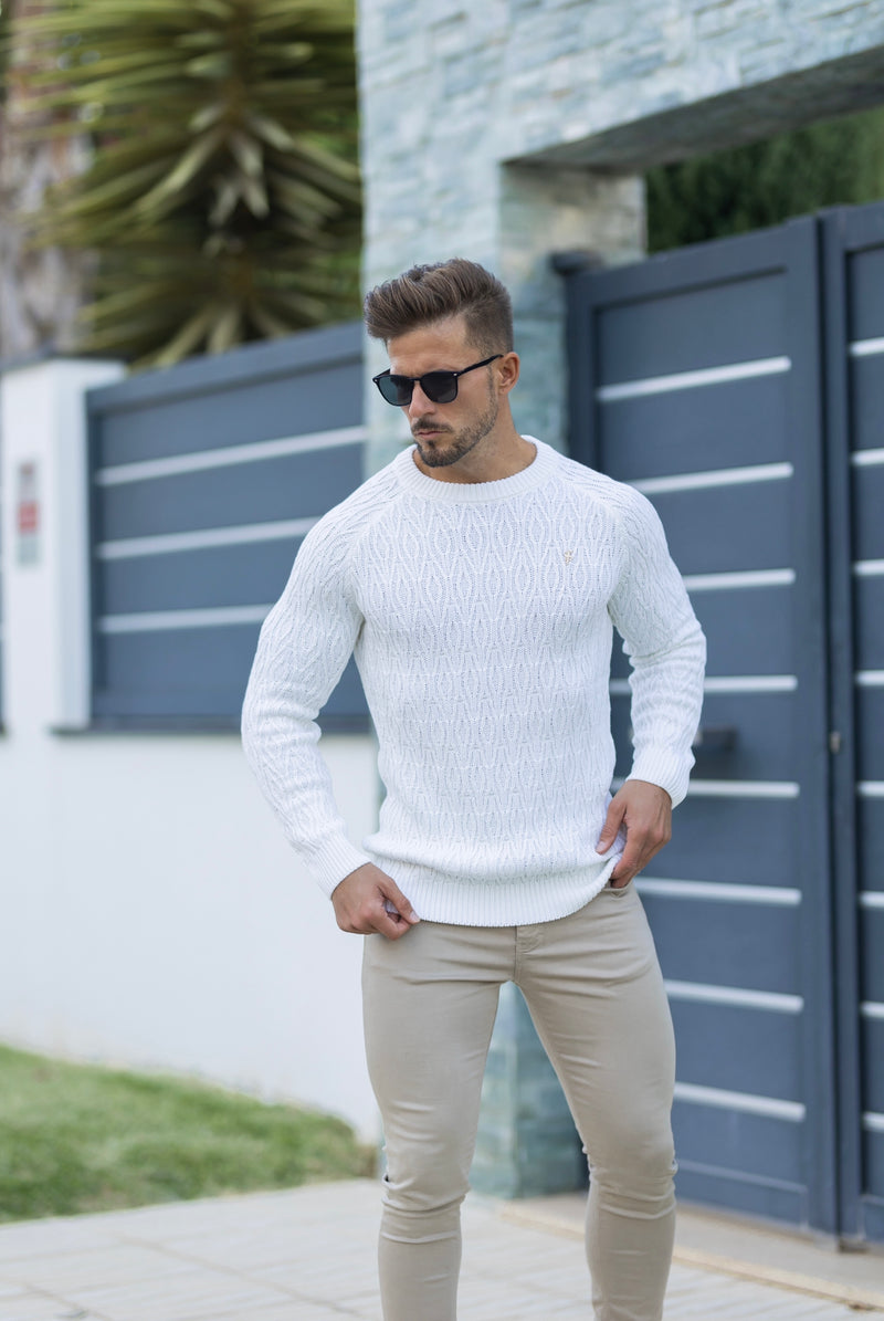 Cremefarbener gestrickter, länglicher Diamond Crew Super Slim Raglanpullover von Father Sons mit Metallaufkleber – FSN052