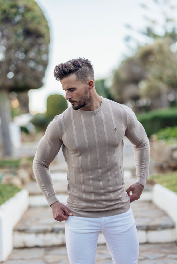 Father Sons klassischer langärmliger Haferflocken-Strickpullover mit breitem Rippenmuster und goldenem Emblem – FSH740