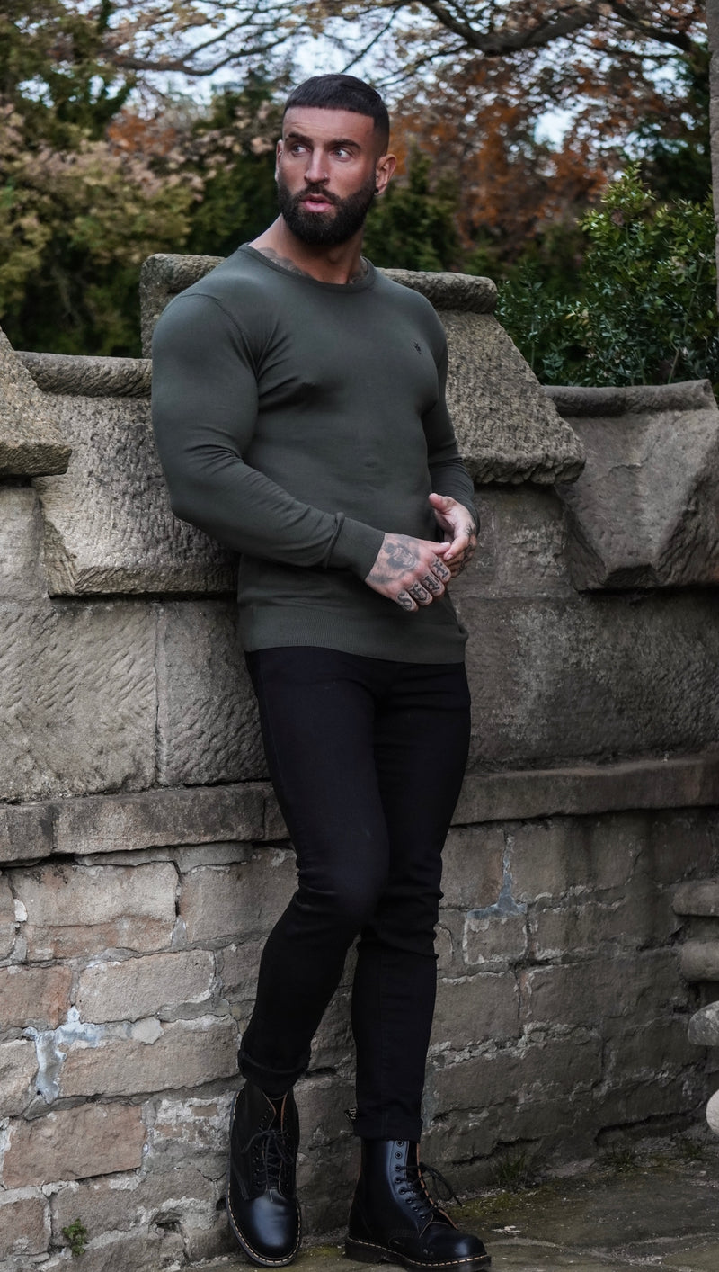 Father Sons klassischer Khaki-Strickpullover mit Rundhalsausschnitt und Gunmetal-Emblem – FSH671