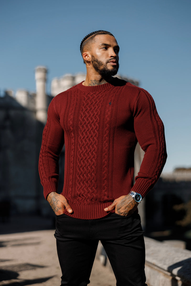 Father Sons Burgundy Strickpullover mit Cable Saddle Crew, superschlank und Metallaufkleber – FSN079