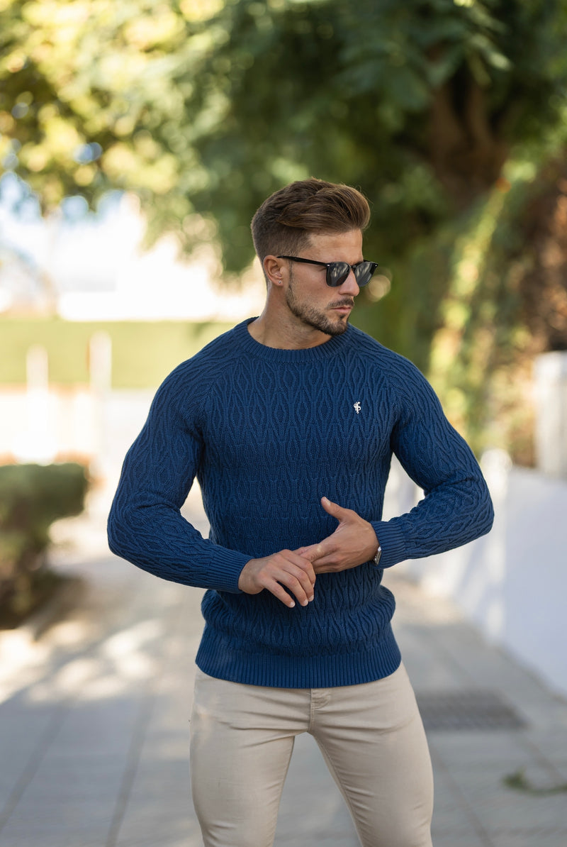 Father Sons Air Force Blue gestrickter, länglicher Diamond Crew Super Slim Raglanpullover mit Metallaufkleber – FSN046