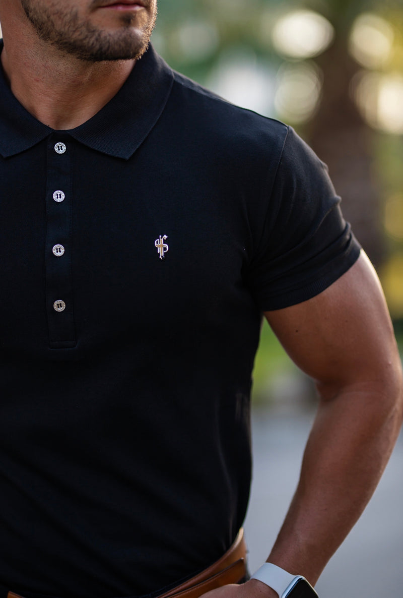 Klassisches schwarzes Poloshirt von Father Sons mit silbernem Metallemblem und Knöpfen – FSH459